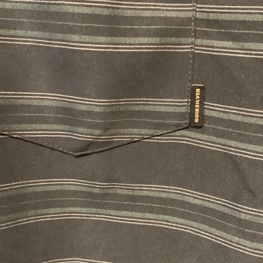 Quicksilver Men’s Button Down Size M - image 3